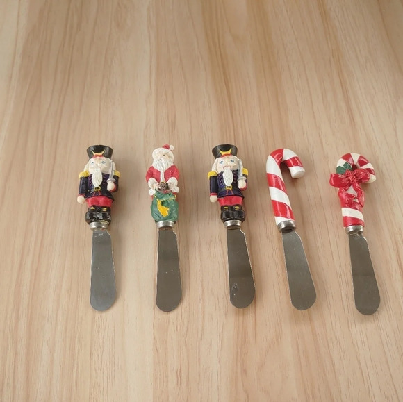 Mixed Lot 0f 5 Boston Warehouse Christmas Holiday Cheese Spreaders Knives - Picture 2 of 5